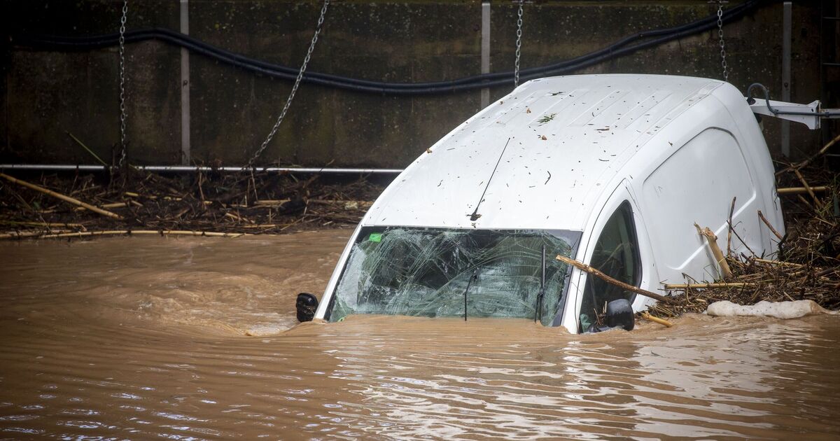 Spain floods LIVE: Freak storm plunges holiday hotspots under filthy gushing water | World | News