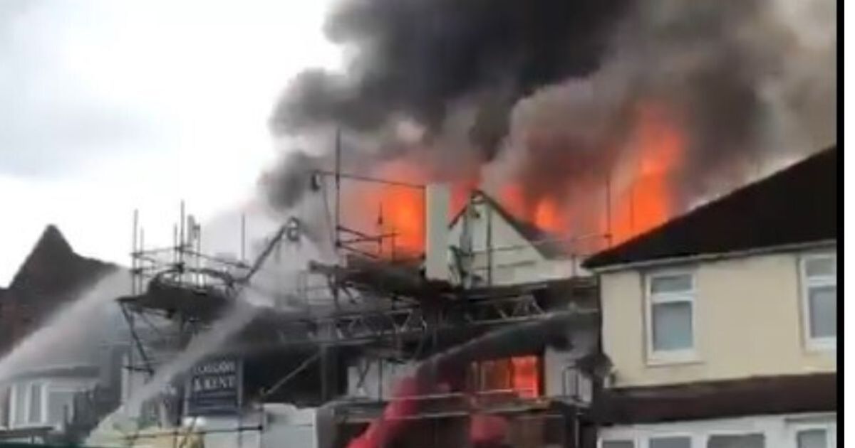 Sidcup fire LIVE: 80 firefighters tackle huge building blaze in London | UK | News
