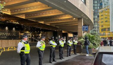 London migrant protest LIVE: Britannia hotel swarmed by cops as crowd in England flags | UK | News