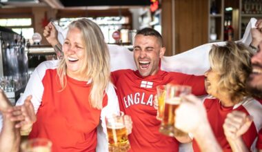 England fans risk £90 fines after pub opening hours law change on Sunday | UK | News
