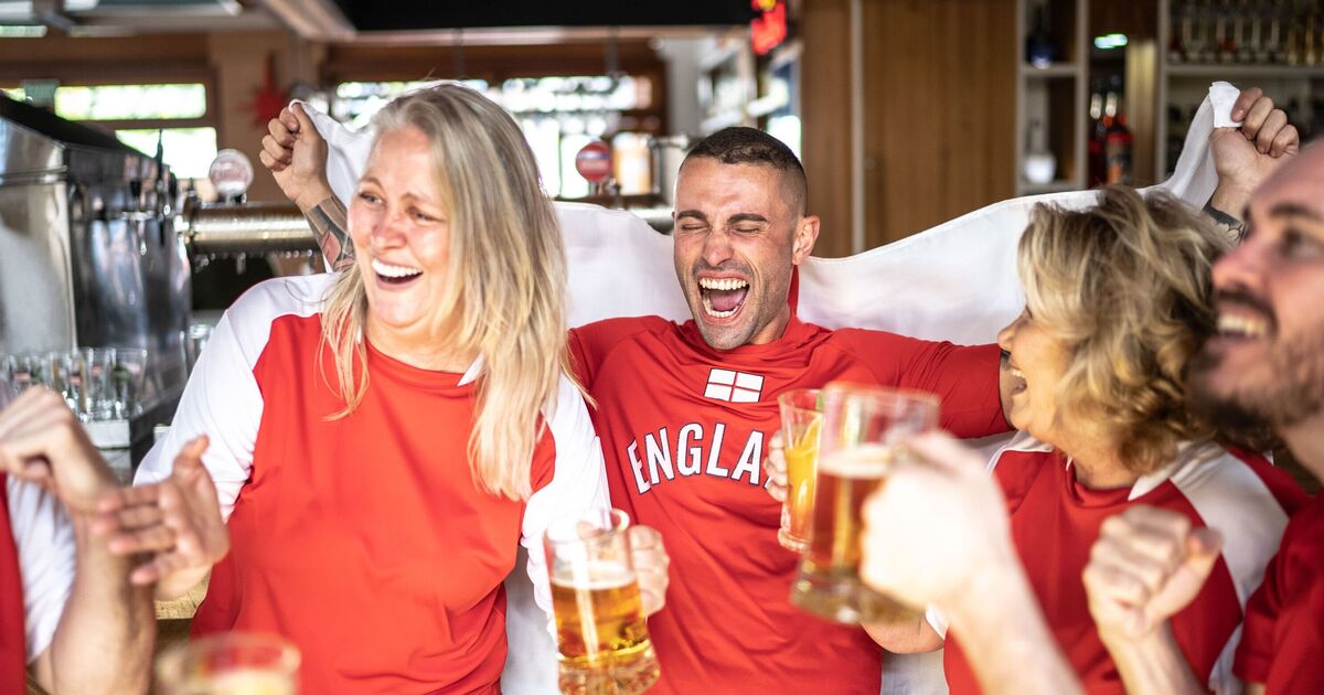 England fans risk £90 fines after pub opening hours law change on Sunday | UK | News