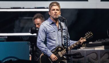 Noel Gallagher takes savage 4-word dig at Royal Family live at Oasis | Celebrity News | Showbiz & TV