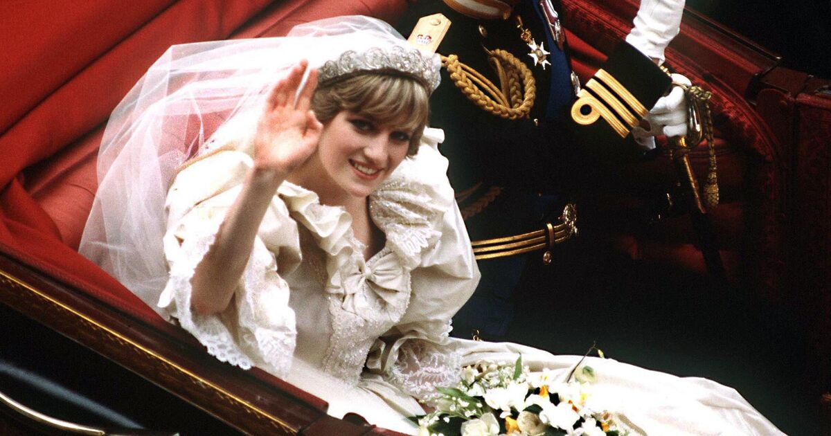 Bizarre item Princess Diana had sewn in the back of her wedding dress | Royal | News