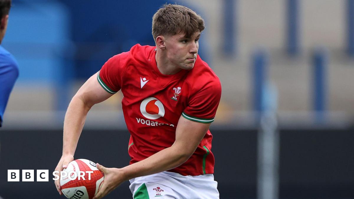 Steffan Emanuel in action against Italy Under-20s