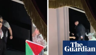 Cast member displays Palestinian flag at end of Royal Opera House performance | Royal Opera House