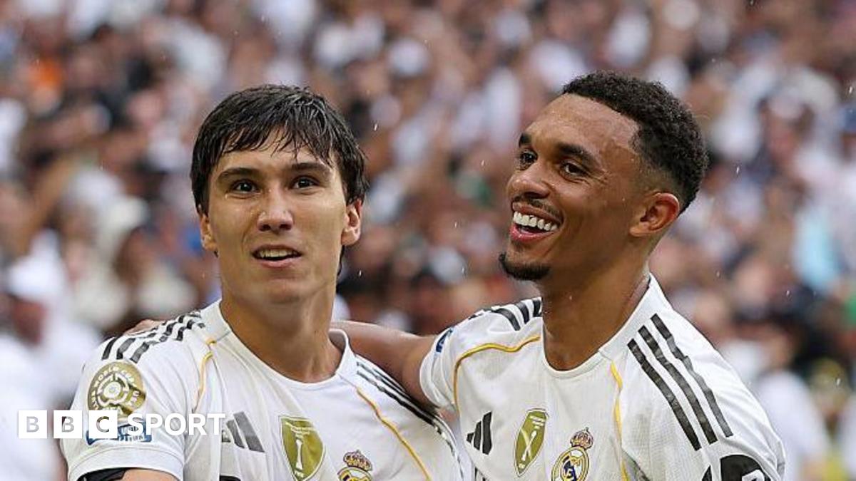 Trent Alexander-Arnold and Gonzalo Garcia