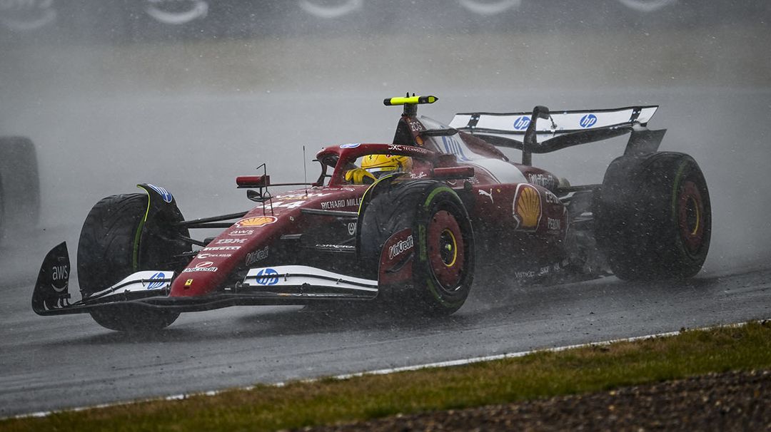 Action packed race in rainy Silverstone