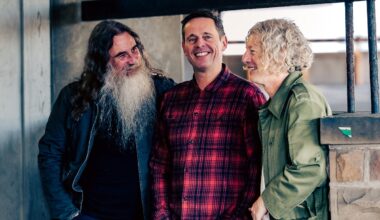 Cast return to Edinburgh supporting Oasis