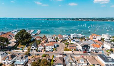 Sea-view homes in Britain cost over £88,000 more on average