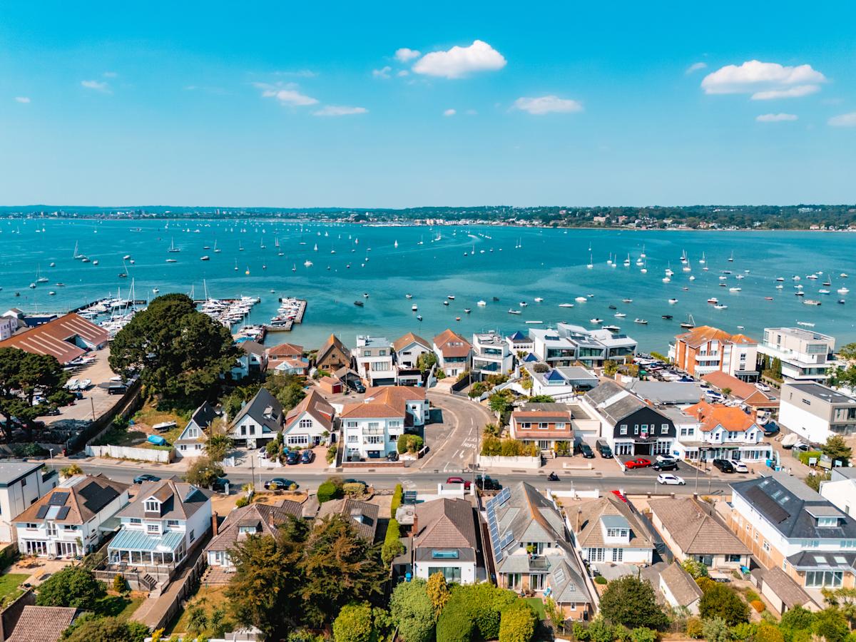 Sea-view homes in Britain cost over £88,000 more on average