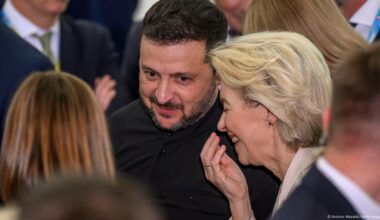 Russia attacks again as Zelenskyy meets US senators – DW – 07/11/2025