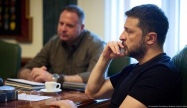 Zelenskyy to allow over-60s enlist in military – DW – 07/29/2025