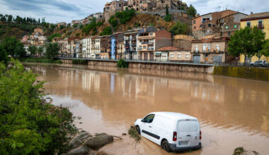 Spain storm warning as 100mm of rain fell in an hour submerging tourist hotspot