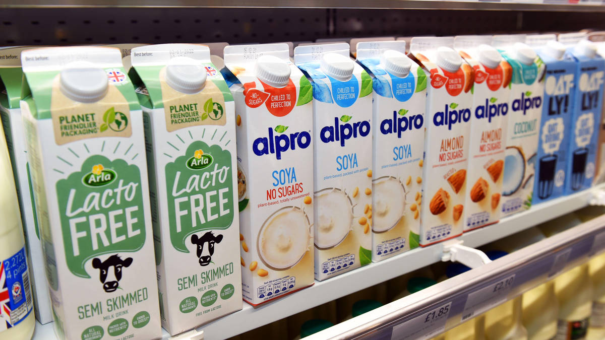 Plant-based milk not 'nutritionally equivalent' to cows' milk, experts say