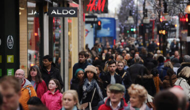 High street giant on brink of collapse - hundreds of jobs at risk as emergency rescue...
