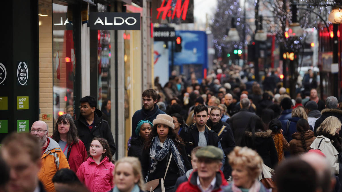 High street giant on brink of collapse - hundreds of jobs at risk as emergency rescue...