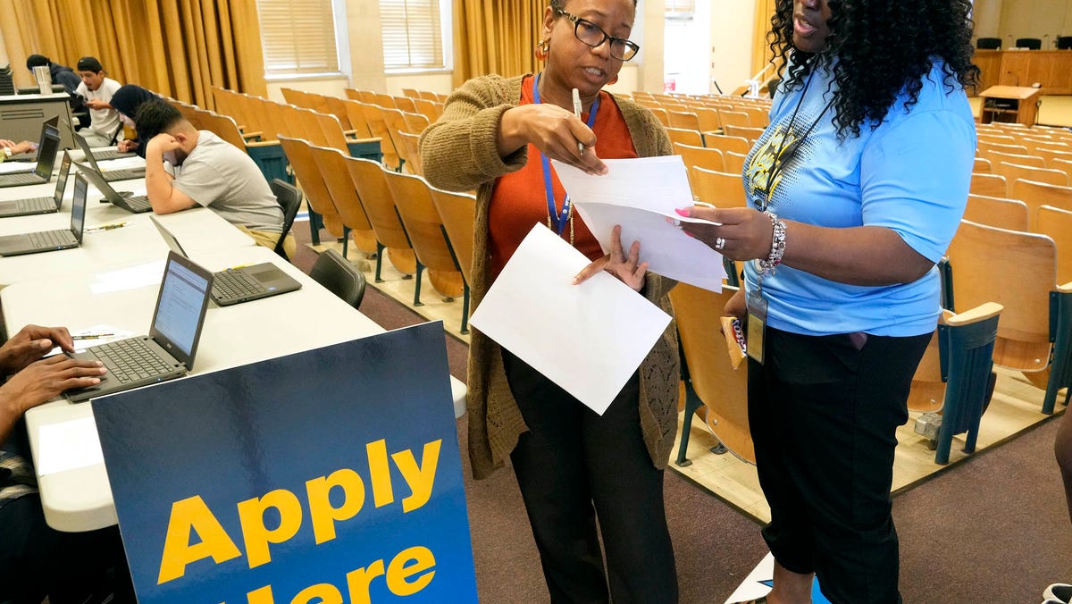 Metro Milwaukee arearanked No. 2 for recent graduates seeking jobs