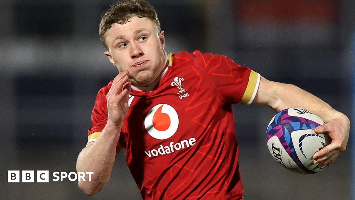 Tom Bowen attacks for Wales U20s