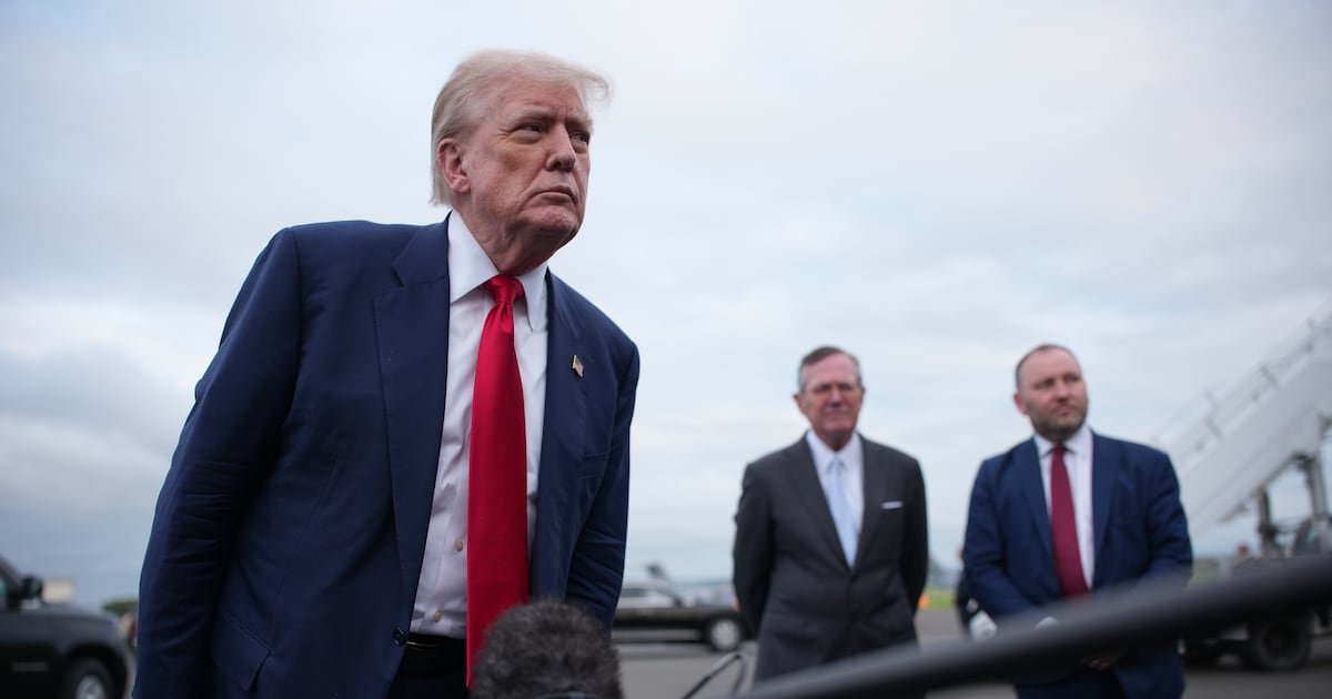 Trump arrives in Scotland for golf and bilateral talks that could yield trade deal with EU – The Irish Times