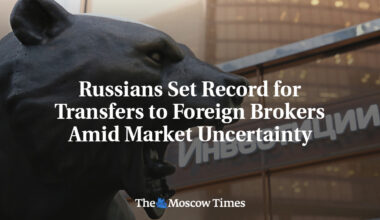 Russians Set Record for Transfers to Foreign Brokers Amid Market Uncertainty