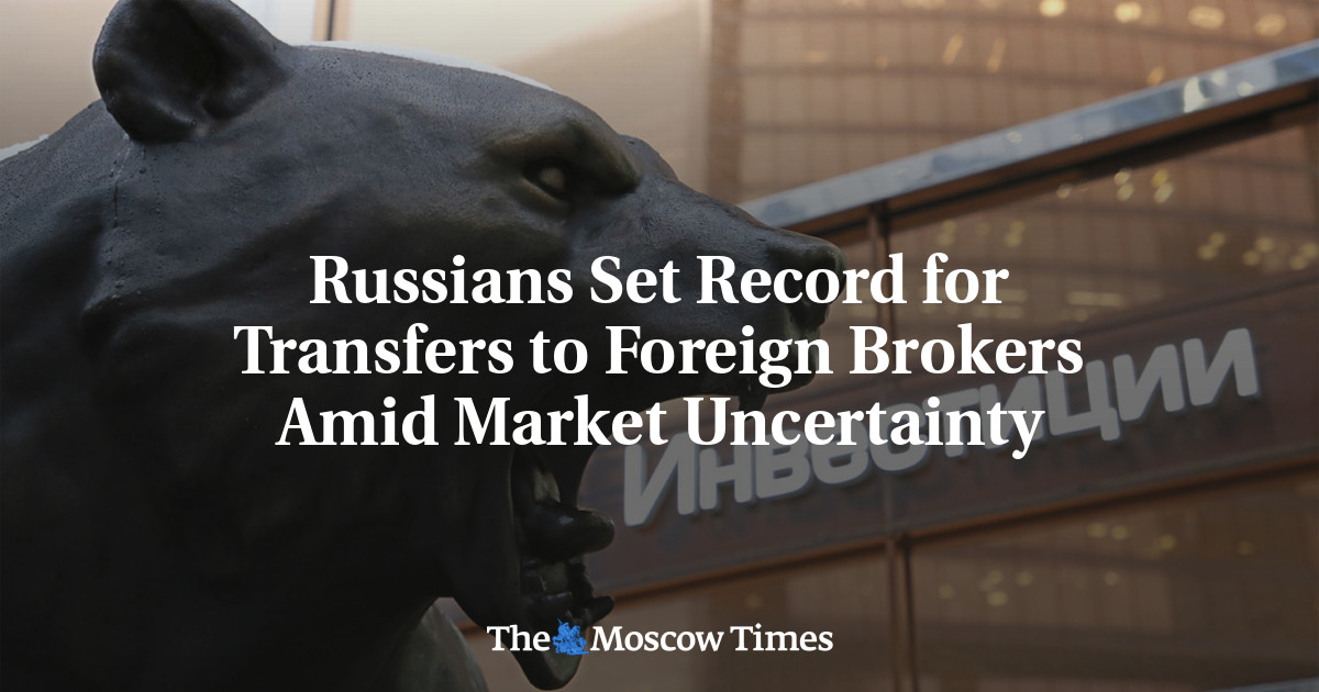 Russians Set Record for Transfers to Foreign Brokers Amid Market Uncertainty