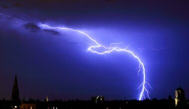London to be hit by thunderstorms ahead of possible third heatwave