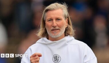 Robbie Savage on the sidelines during a Macclesfield match
