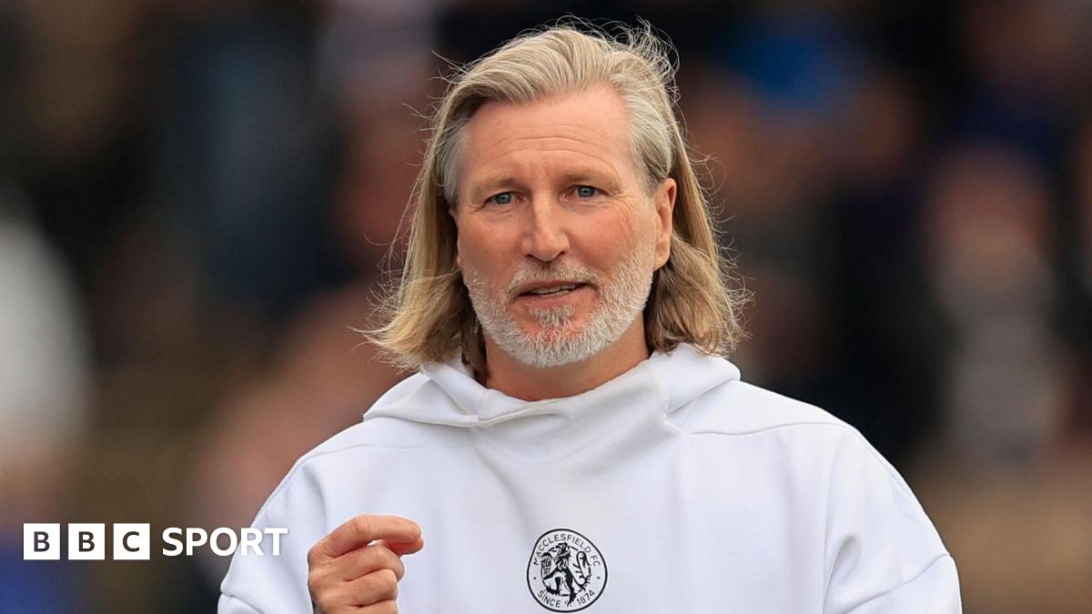Robbie Savage on the sidelines during a Macclesfield match