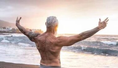 93 Year Old Maintains The Physique Of A 40 Year Old
