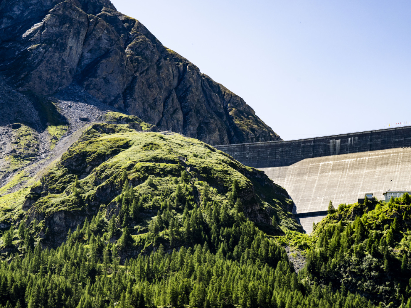 Rockfalls affect tourism at the Grande Dixence dam
