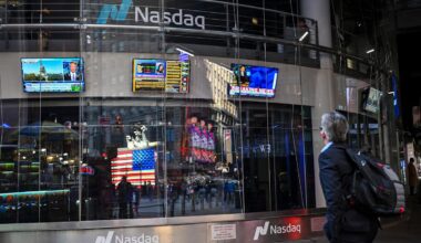 Wall Street and FTSE higher as US jobless claims fall and UK unemployment rises