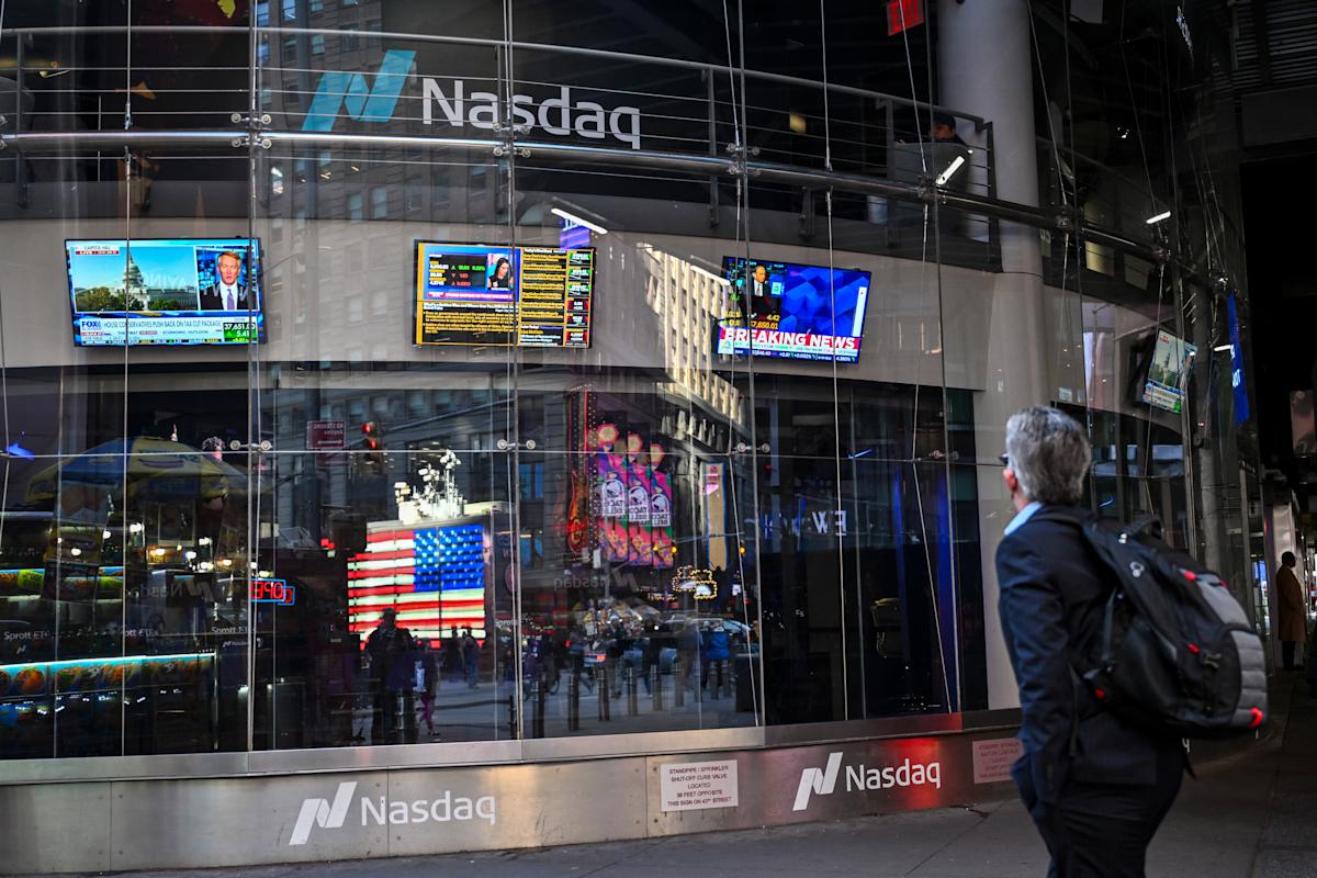 Wall Street and FTSE higher as US jobless claims fall and UK unemployment rises