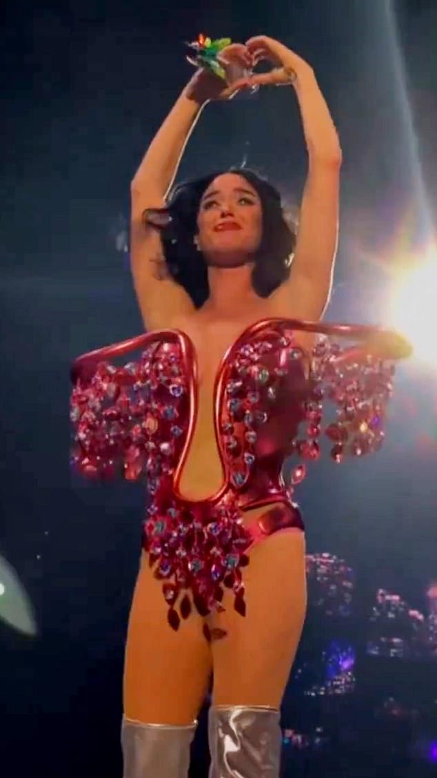 This week, after news had spread of her split from Orlando, Katy fought back tears while addressing a concert audience in Adelaide