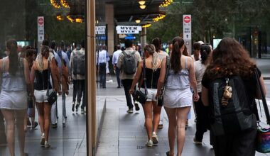 A major bank has slashed fixed mortgage rates ahead of an expected Reserve Bank rate cut next week (pictured, shoppers at Sydney's Pitt Street Mall)