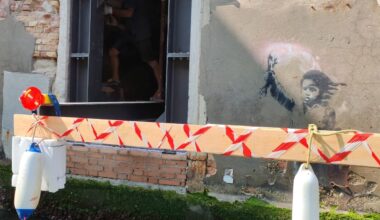 Venice Banksy mural removed as part of ‘innovative’ restoration project - The Art Newspaper