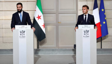 French President Emmanuel Macron (right) and Syrian President Ahmad al-Sharaa attend a joint press conference in Paris during al-Sharaa’s first visit to Europe since overthrowing Bashar al-Assad in December 2024, 7/5/2025 (Stephanie Lecocq/Pool/AFP)