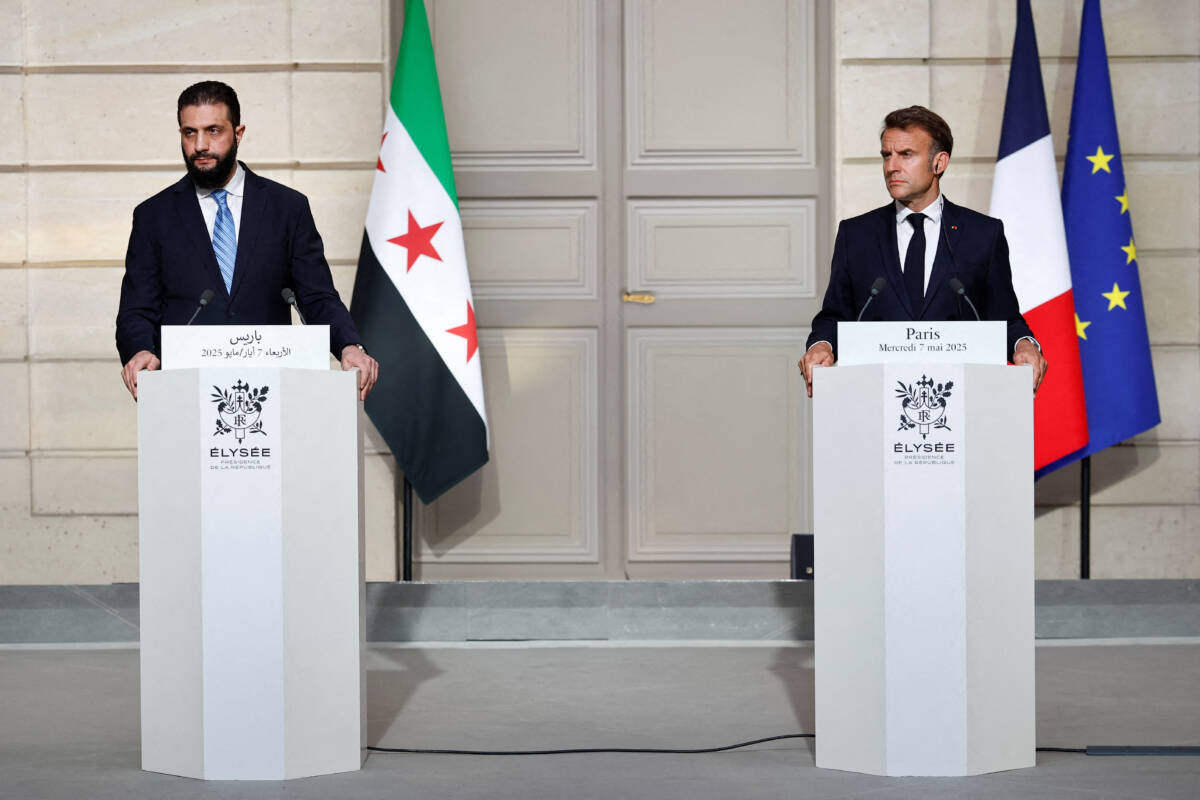 French President Emmanuel Macron (right) and Syrian President Ahmad al-Sharaa attend a joint press conference in Paris during al-Sharaa’s first visit to Europe since overthrowing Bashar al-Assad in December 2024, 7/5/2025 (Stephanie Lecocq/Pool/AFP)