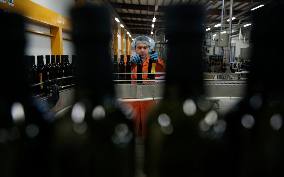 Greece lags in EU wage growth despite rising productivity, report shows