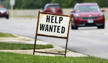Illinois adds 21,200 jobs, but trails most neighboring states in growth