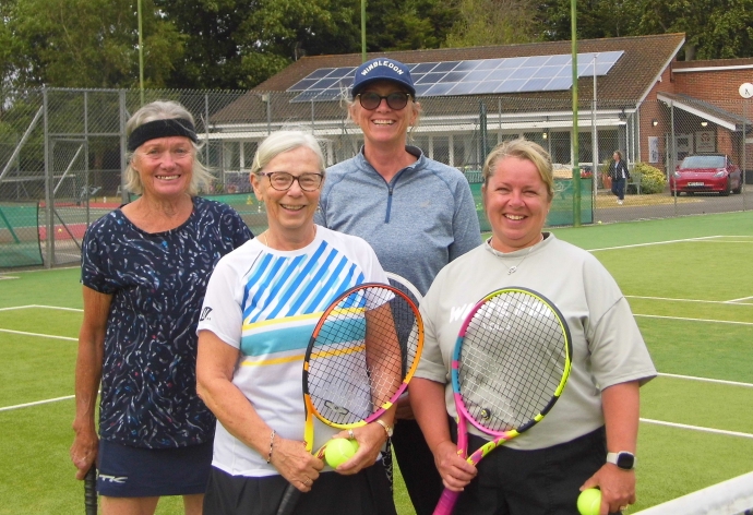 Burnham's Avenue Tennis Club celebrates summer success in North Somerset League