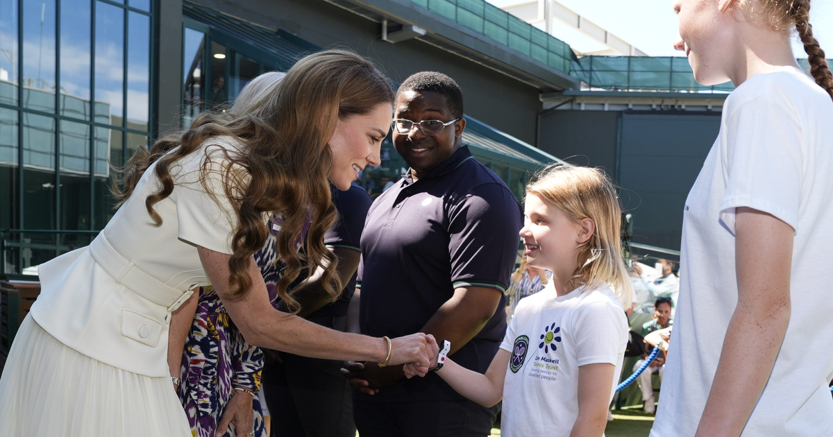 Kate consoles tearful Anisimova after Swiatek Wimbledon win | The latest National and International News