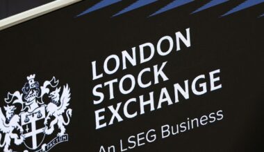 LSE Considers 24-Hour Trading Amid Growing Interest from Small Investors