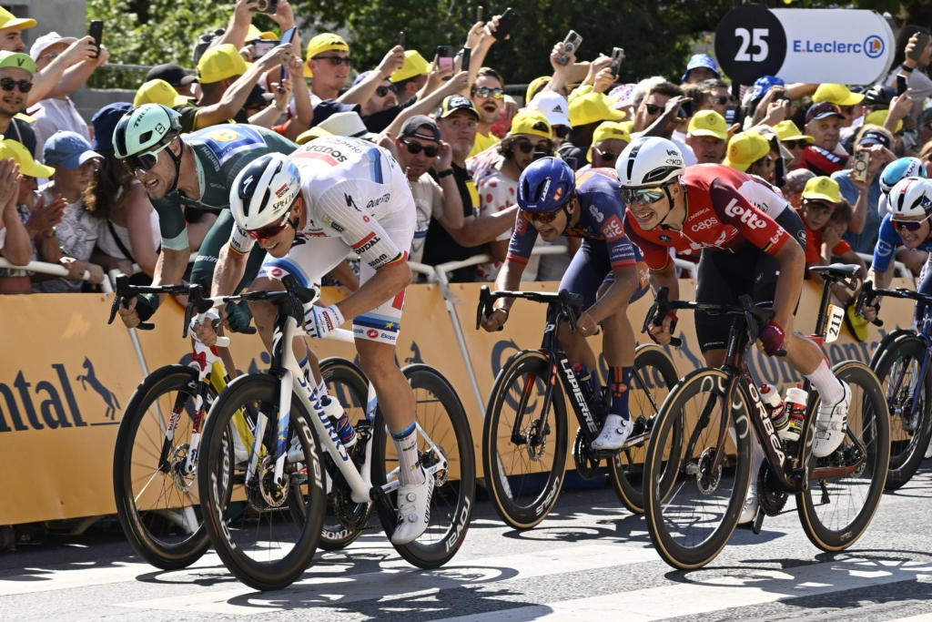 Strong and calm team display as Pavel Bittner sprints to 4th in Châteauroux 