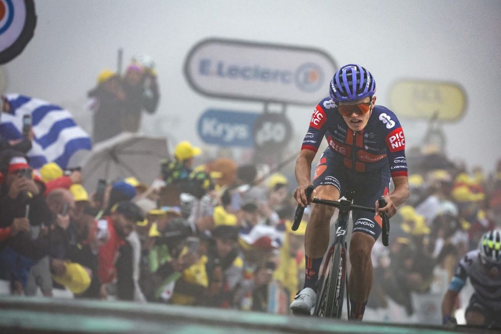 Oscar Onley battles to 4th on TDF queen stage after great Team Picnic PostNL teamwork