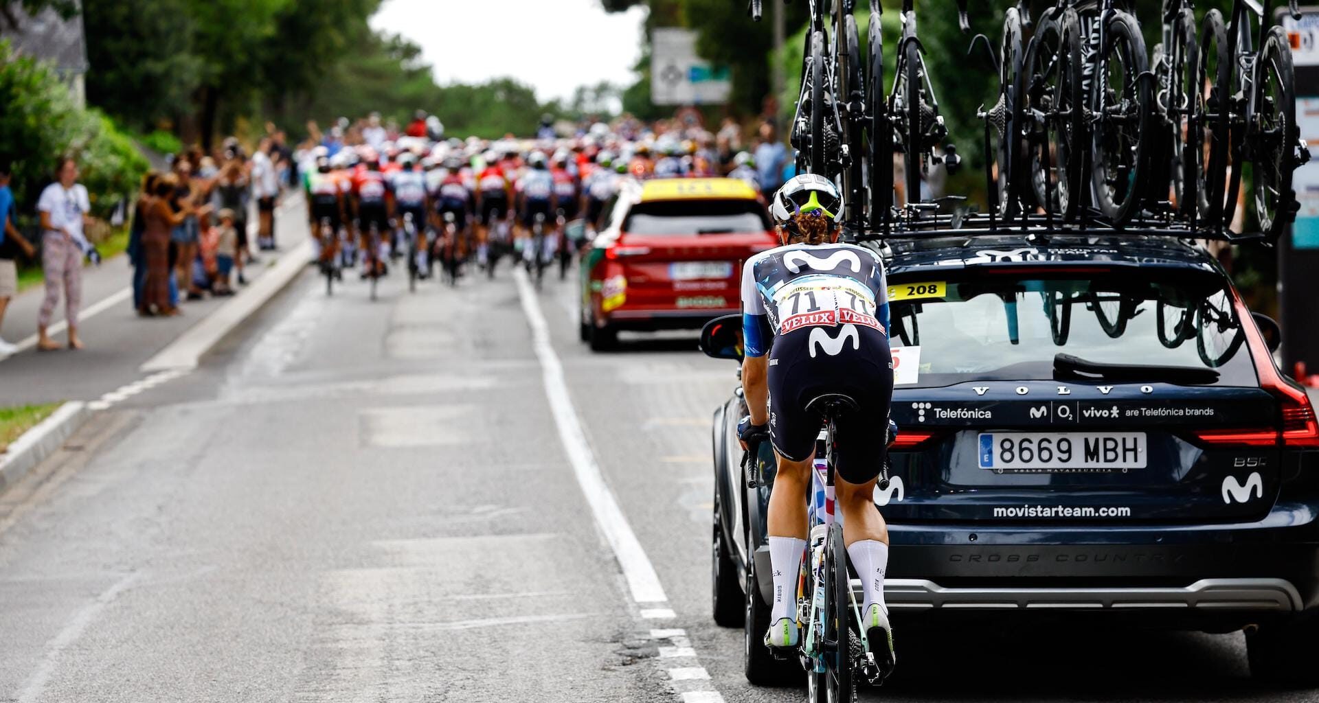 'In a moment, both goals went to shit' – Reusser leaves the Tour on a rough day for Movistar
