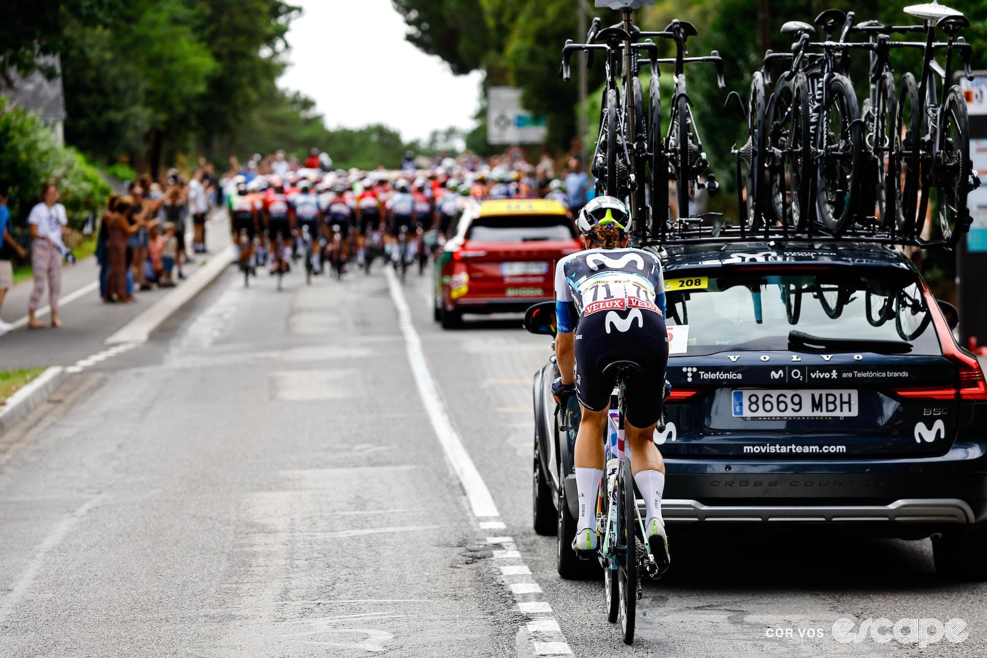 'In a moment, both goals went to shit' – Reusser leaves the Tour on a rough day for Movistar