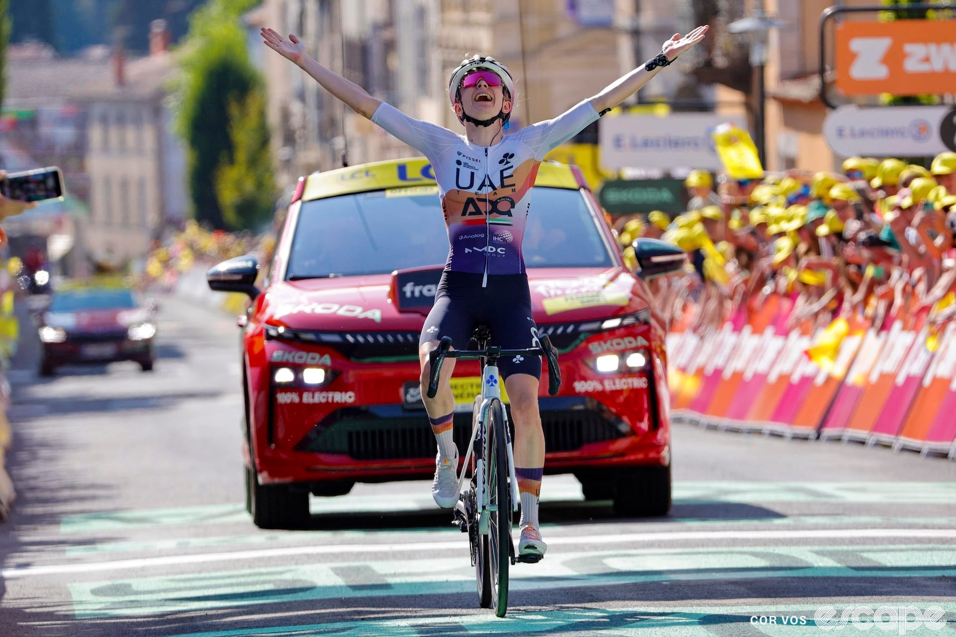 Maeva Squiban solos to victory in Tour de France Femmes stage 6