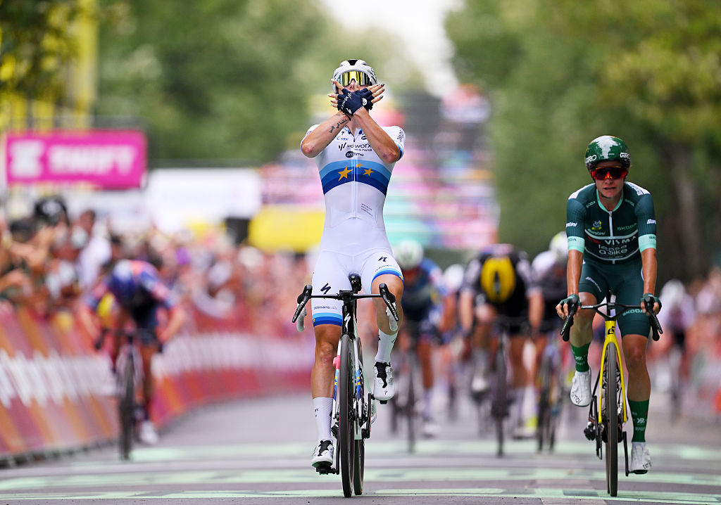 Lorena Wiebes wins stage 3 at the Tour de France Femmes 2025