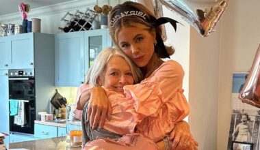 Kate Beckinsale 'paralysed' with grief after mother dies in her arms