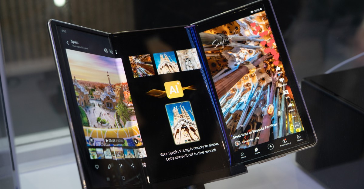 Samsung seems to have leaked its own trifold phone design